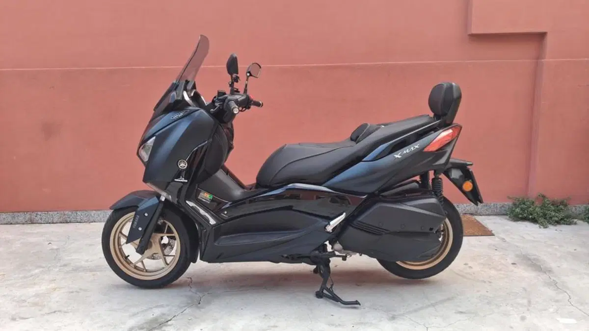 Yamaha X-Max 300 Tech Max (2021 - 24) (2)
