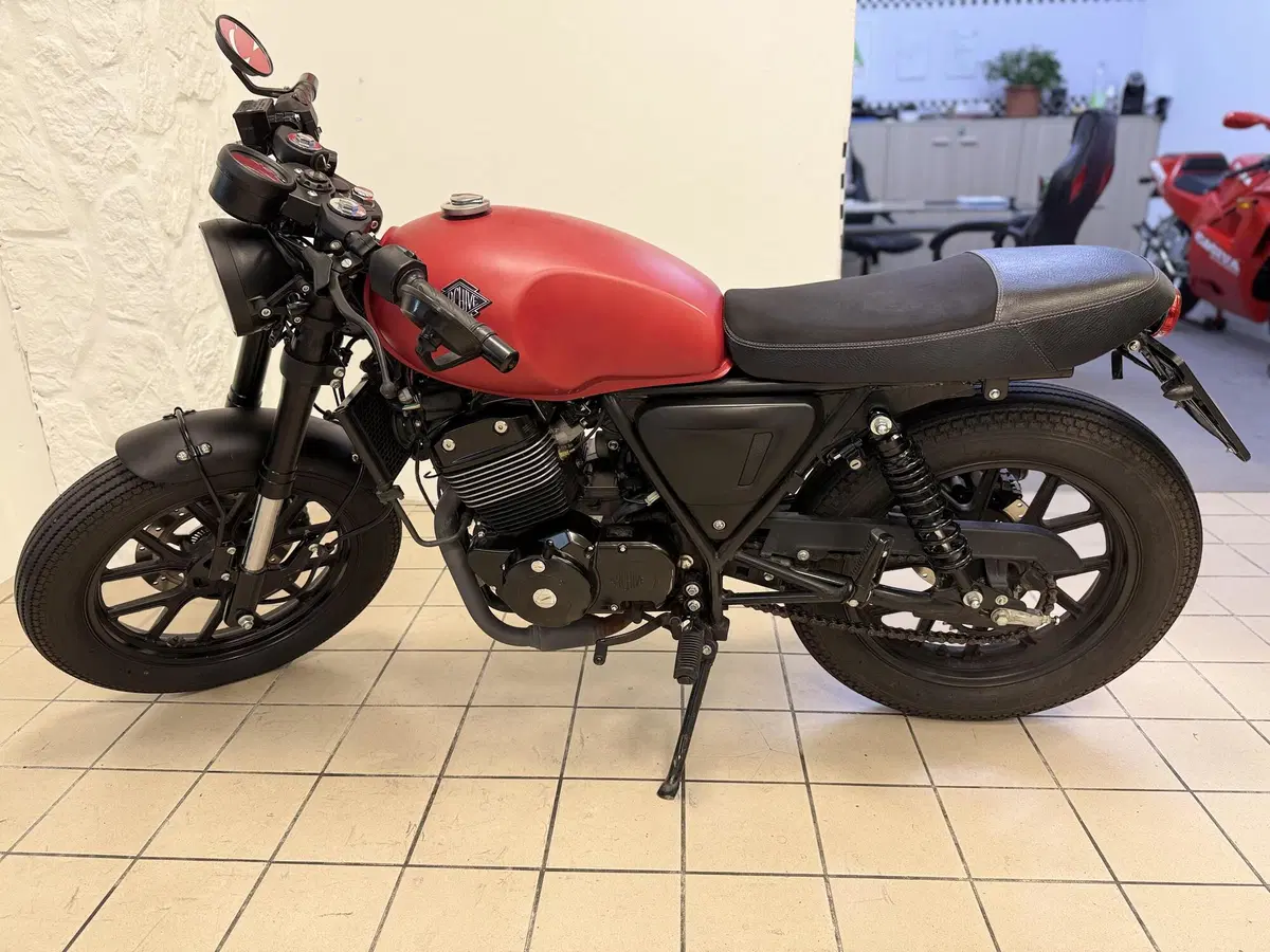 Archive Motorcycle AM 70 250 Cafe Racer (2022 - 24) (2)