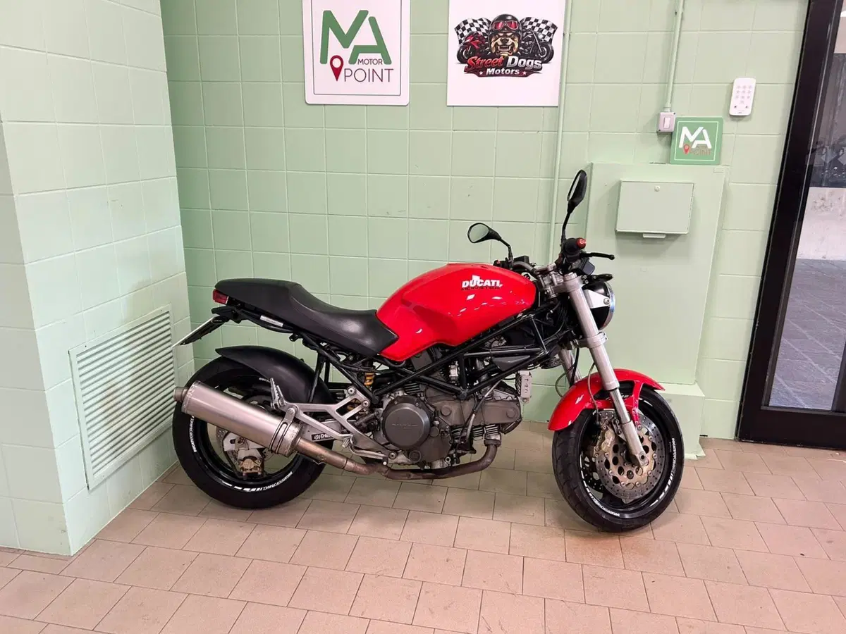 Ducati Monster 600 Dark (1998 - 01)