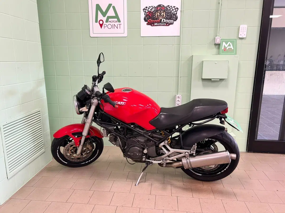 Ducati Monster 600 Dark (1998 - 01) (2)
