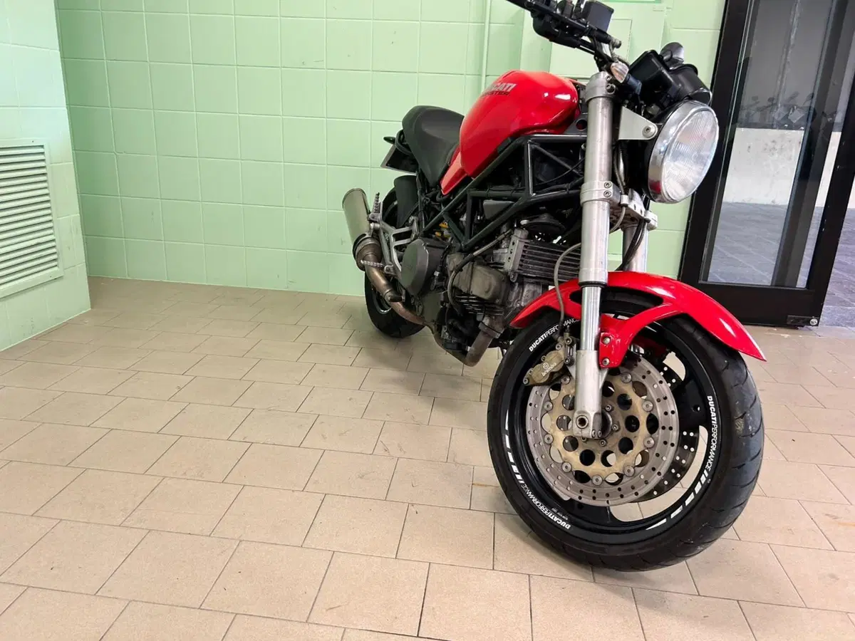 Ducati Monster 600 Dark (1998 - 01) (3)