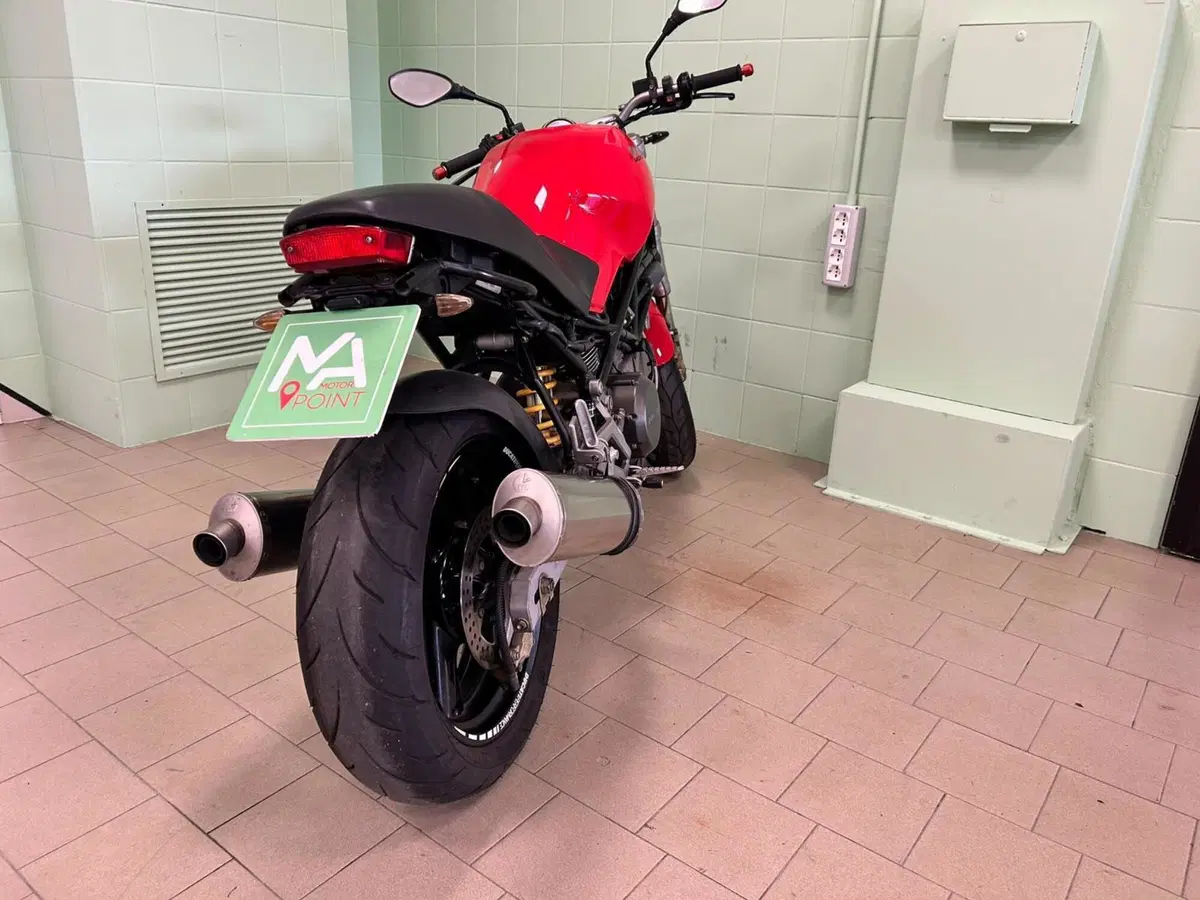 Ducati Monster 600 Dark (1998 - 01) (4)