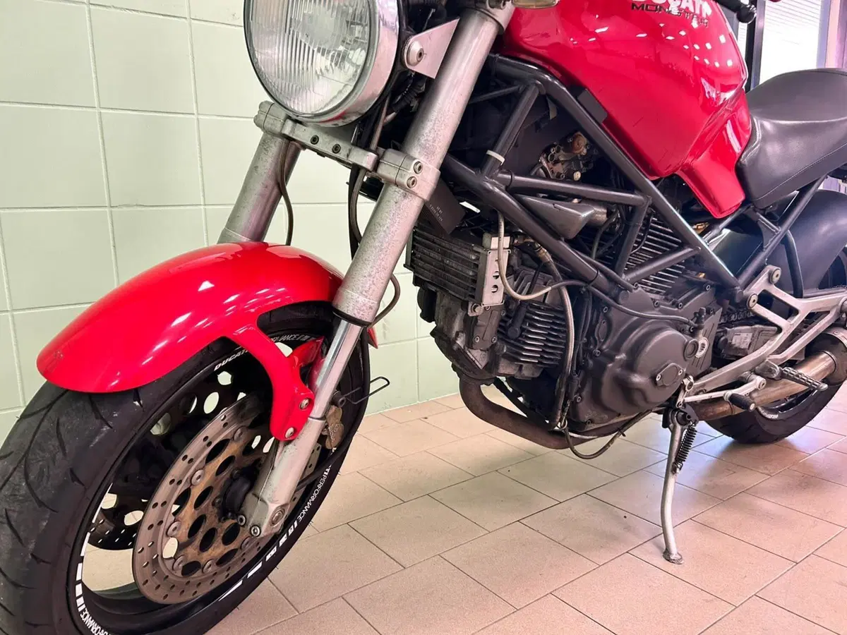 Ducati Monster 600 Dark (1998 - 01) (8)