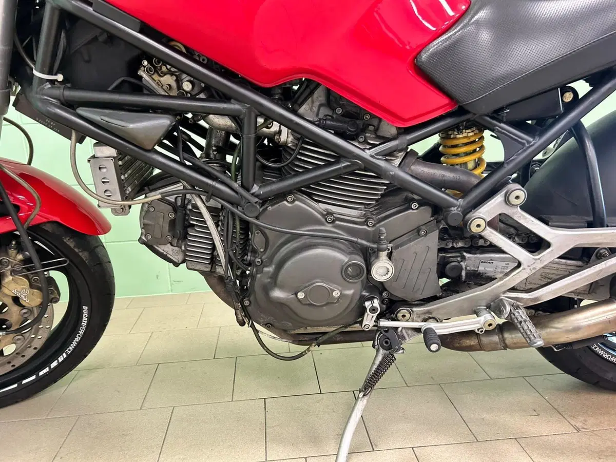 Ducati Monster 600 Dark (1998 - 01) (9)