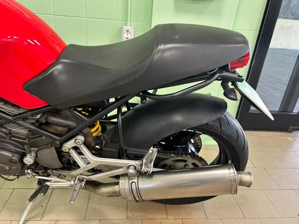 Ducati Monster 600 Dark (1998 - 01) (10)
