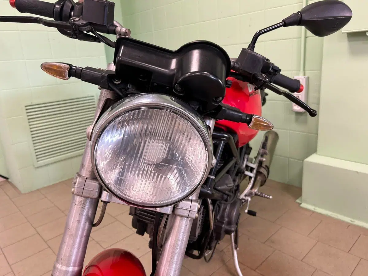 Ducati Monster 600 Dark (1998 - 01) (14)