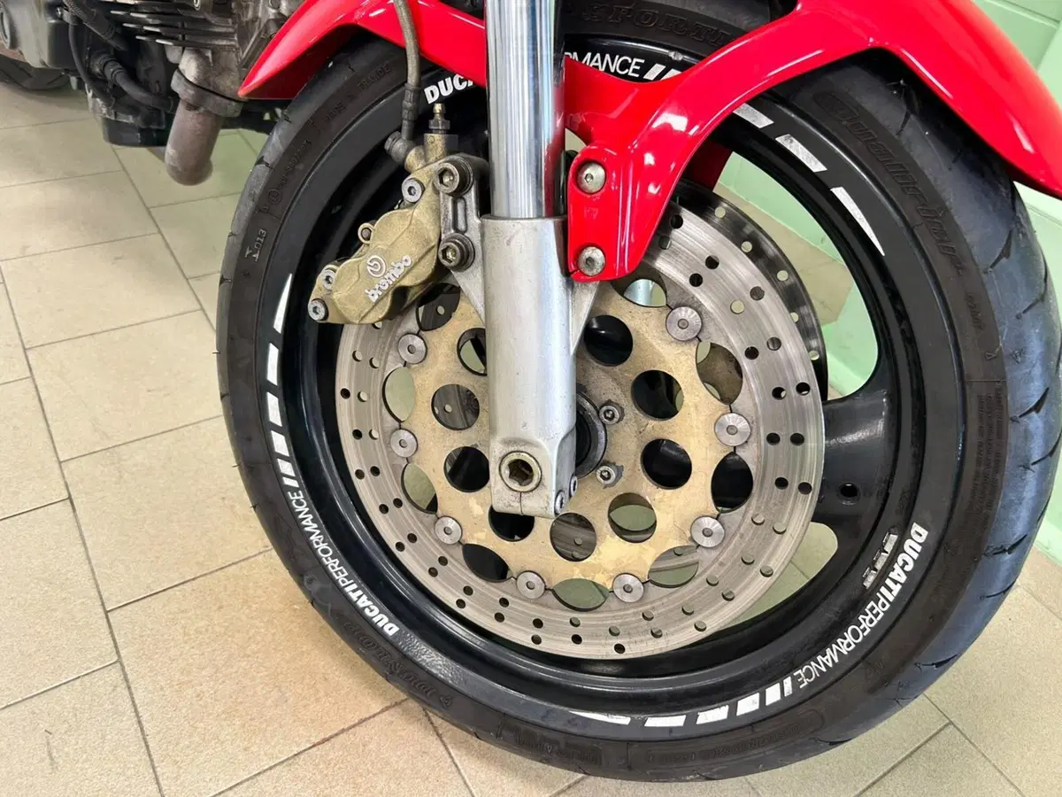 Ducati Monster 600 Dark (1998 - 01) (16)