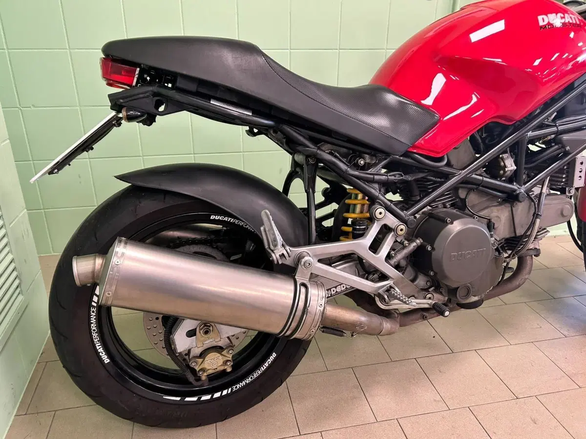 Ducati Monster 600 Dark (1998 - 01) (17)