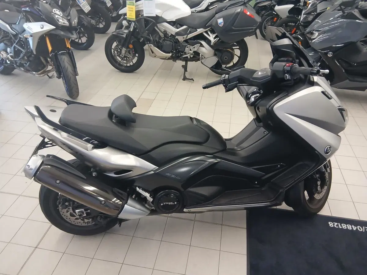 Yamaha T-Max 530 (2015 - 16) (6)