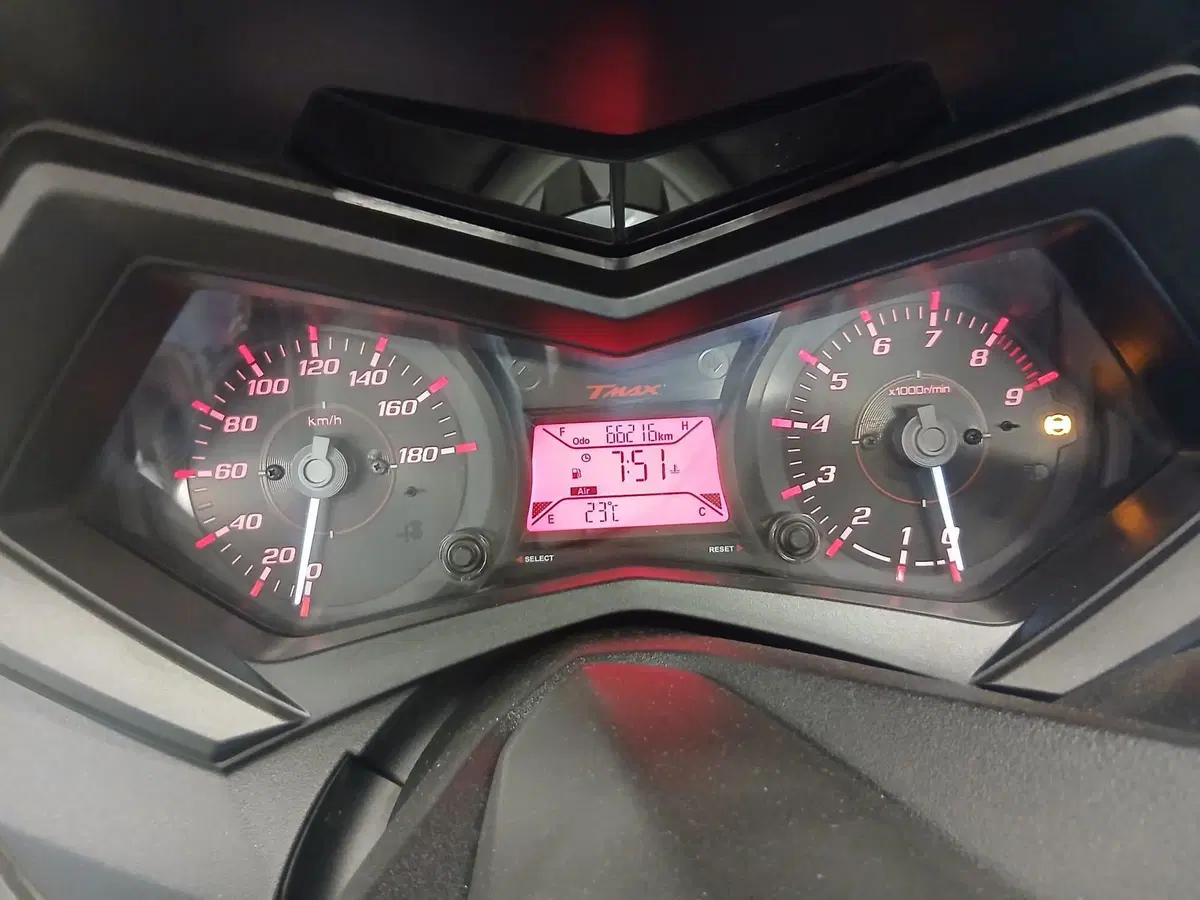 Yamaha T-Max 530 (2015 - 16) (8)