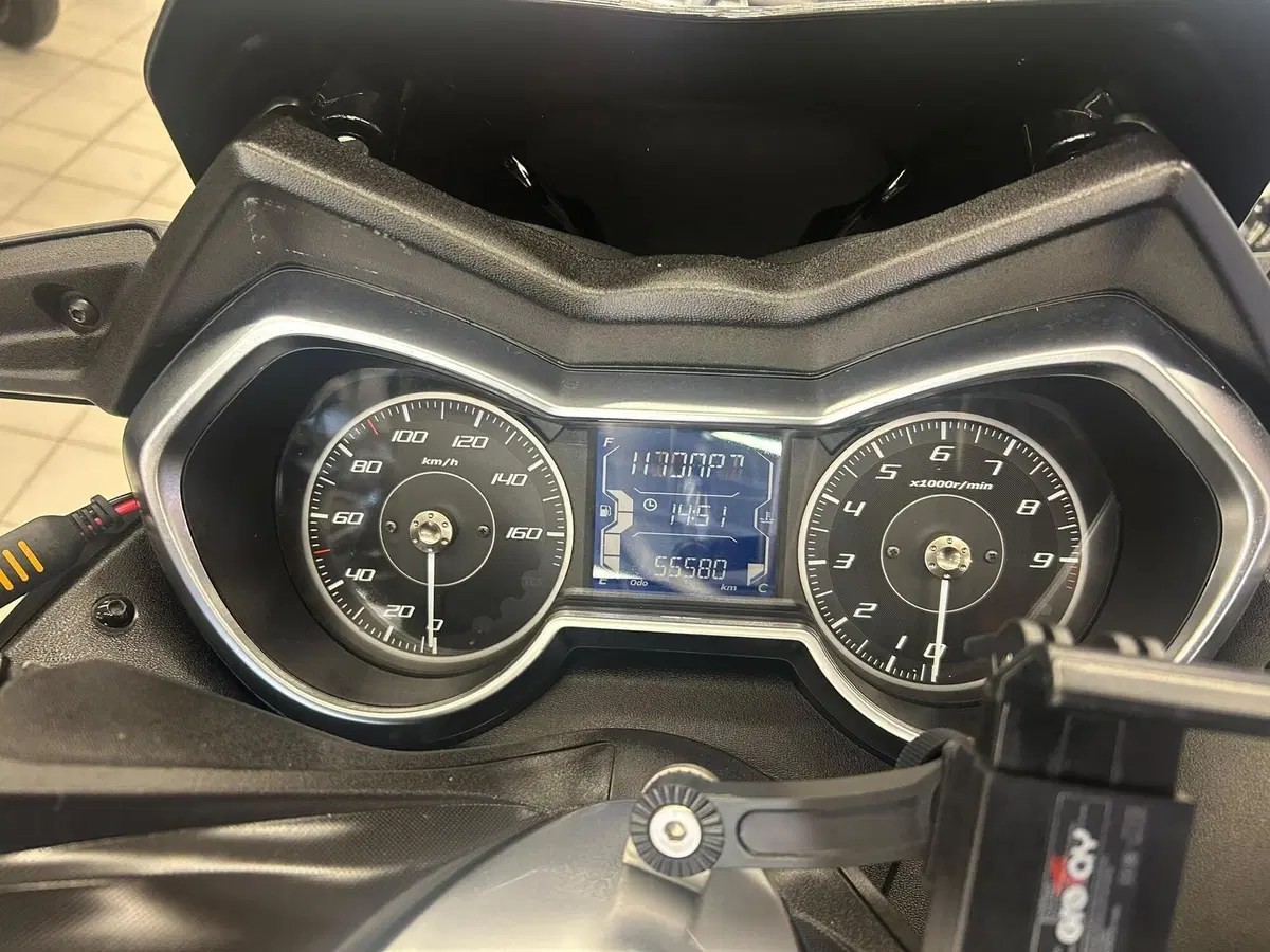 Yamaha X-Max 300 ABS (2017 - 20) (6)