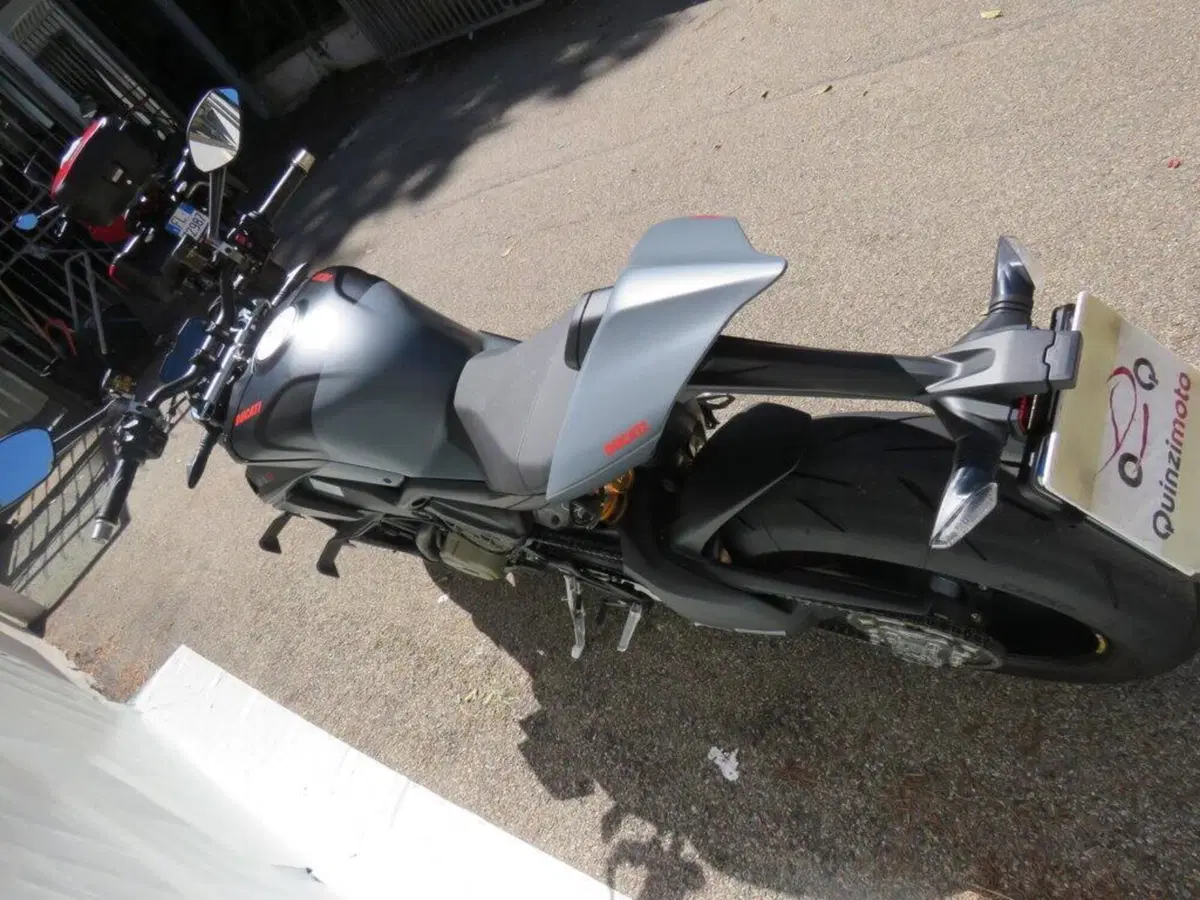 Ducati Streetfighter V4 (2023 - 24) (5)