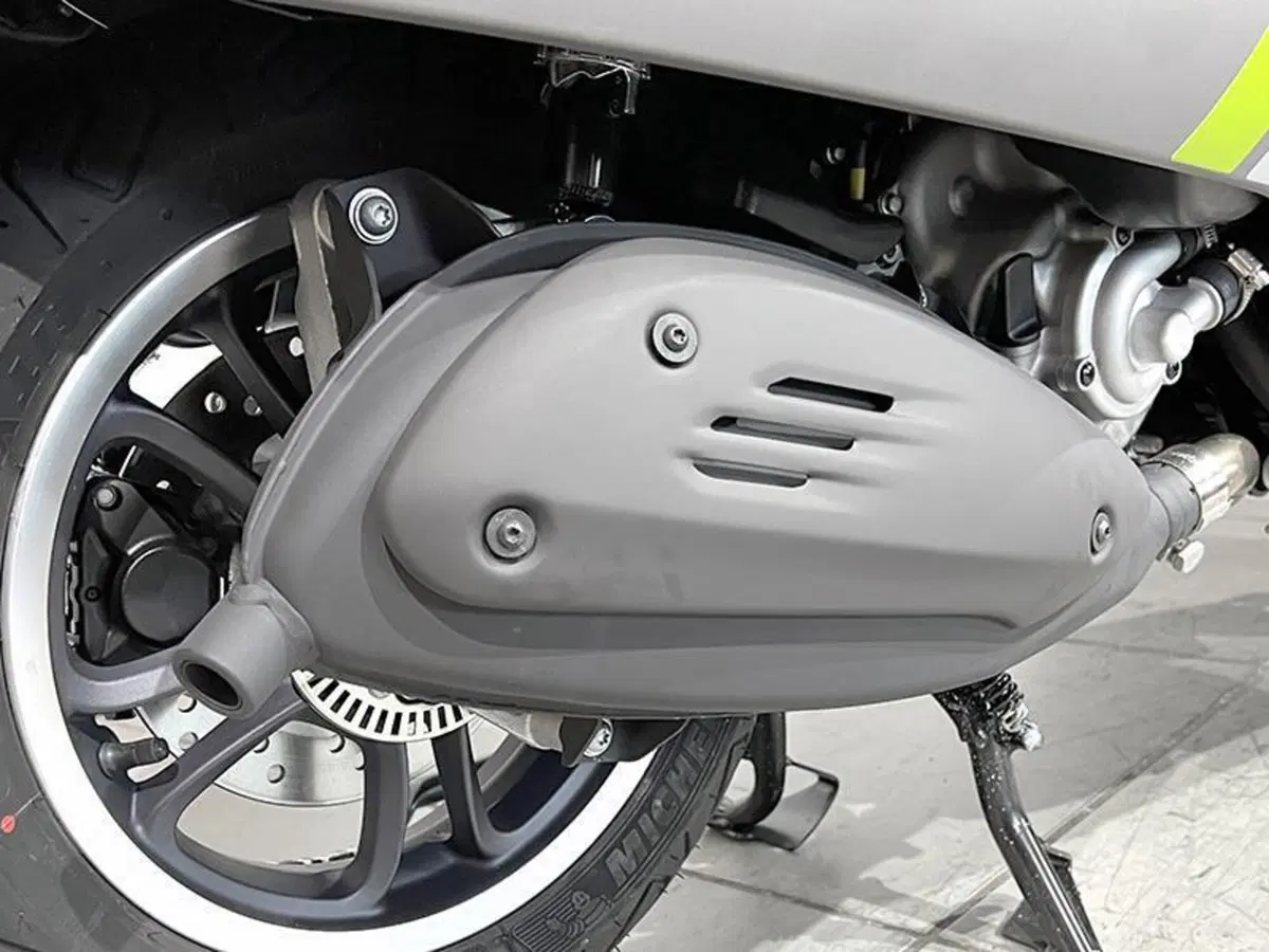 Vespa GTS 300 (2023 - 24) (4)
