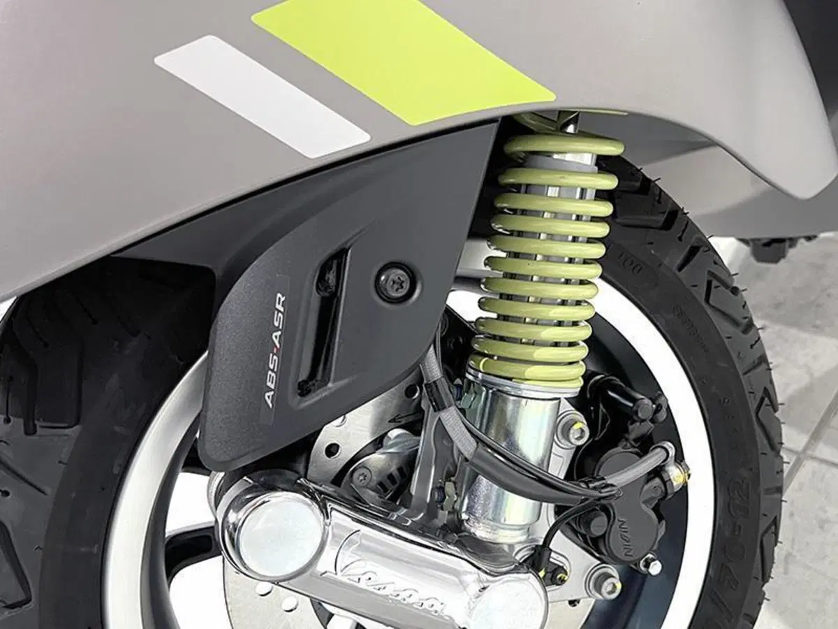 Vespa GTS 300 (2023 - 24) (5)