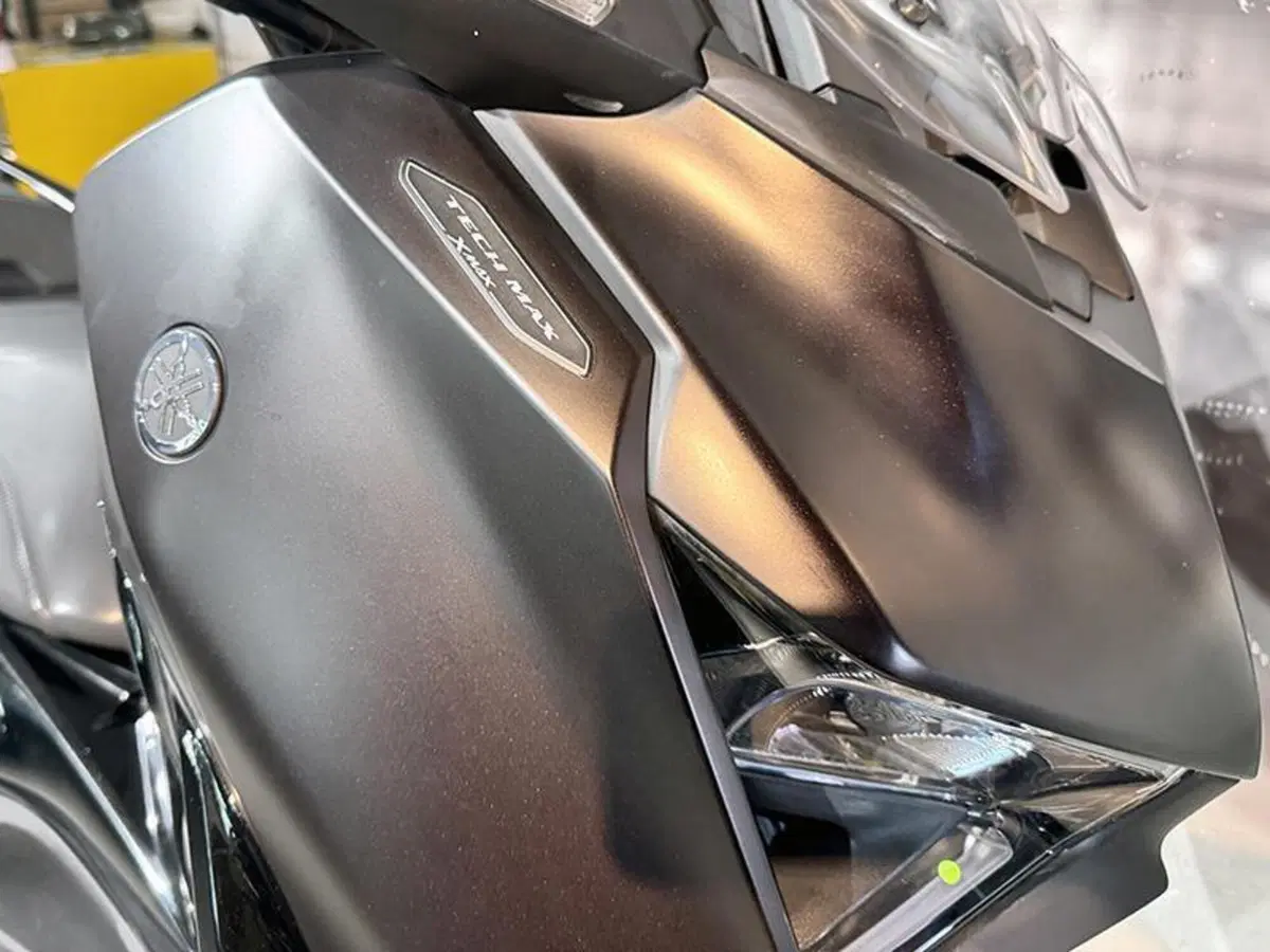 Yamaha X-Max 300 Tech Max (2025 - 26) (3)