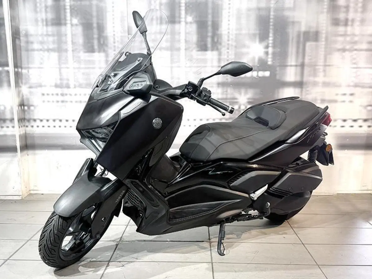 Yamaha X-Max 300 Tech Max (2025 - 26) (4)