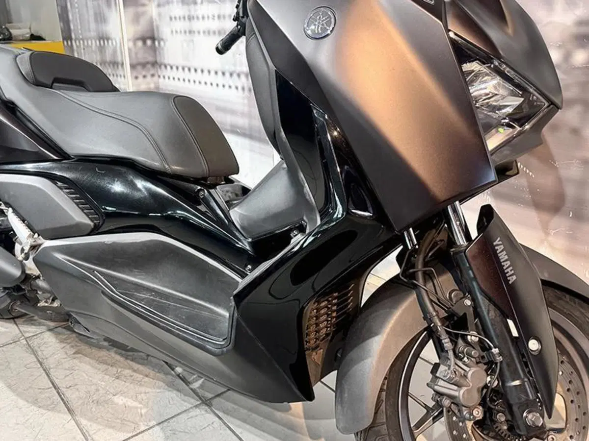 Yamaha X-Max 300 Tech Max (2025 - 26) (6)