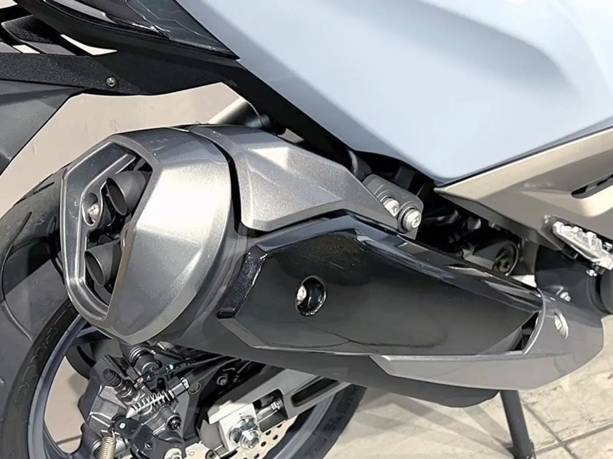 Kymco AK 550 ETS (2021 - 26) (3)