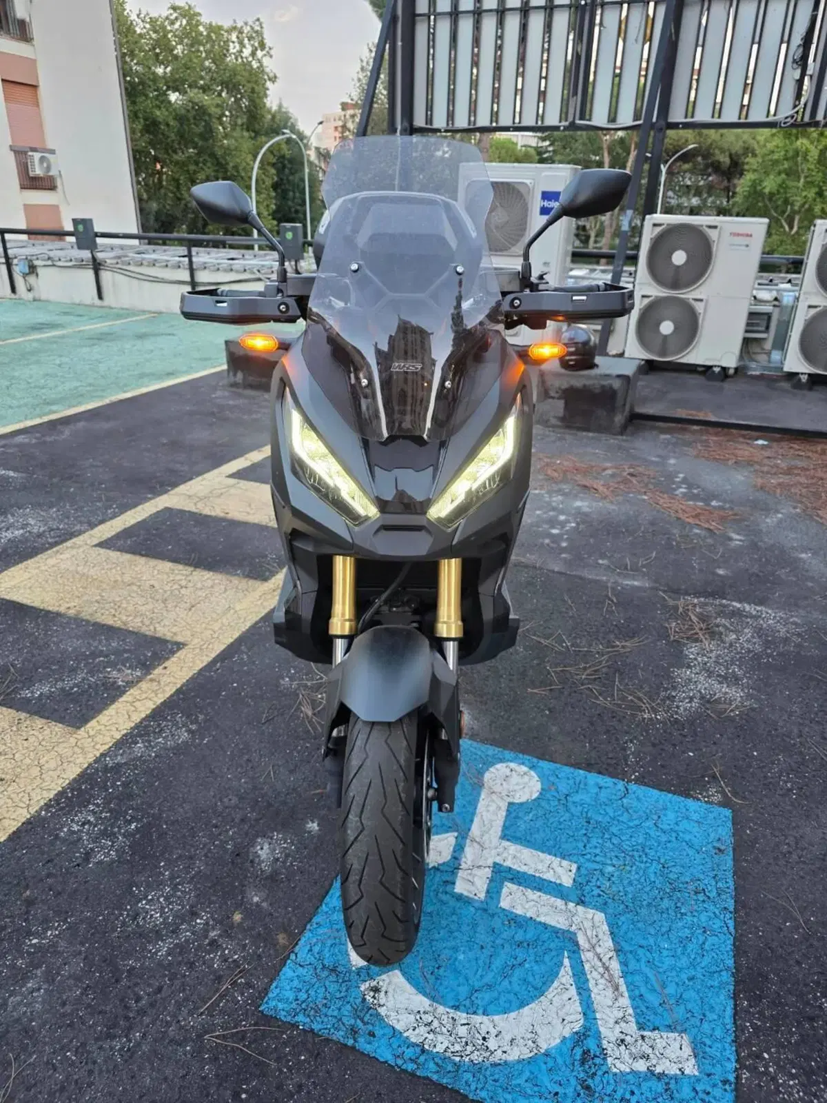 Honda X-ADV 750 DCT (2021 - 24) (4)