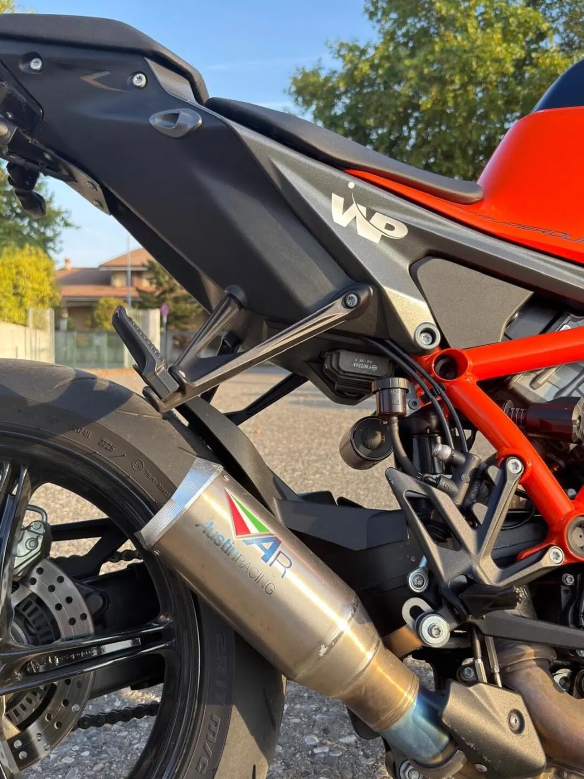 KTM 1290 Super Duke R (2020) (3)