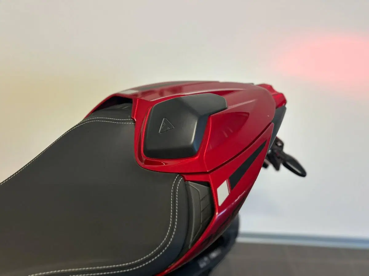 Triumph Street Triple 765 RS (2023 - 26) (8)