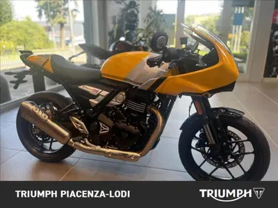 Triumph Thruxton 400 (2026) usata