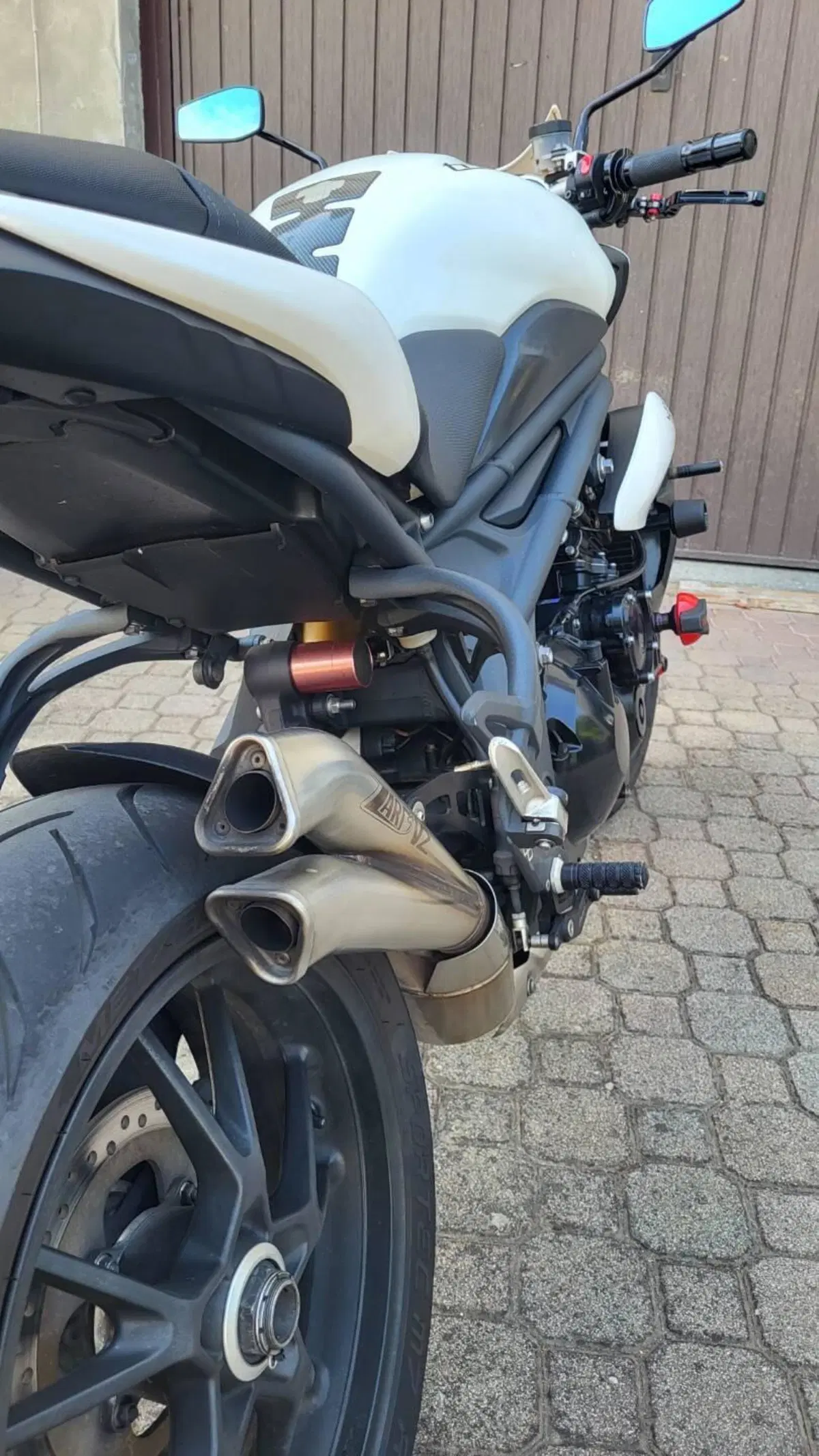 Triumph Speed Triple 1050 (2011 - 13) (4)