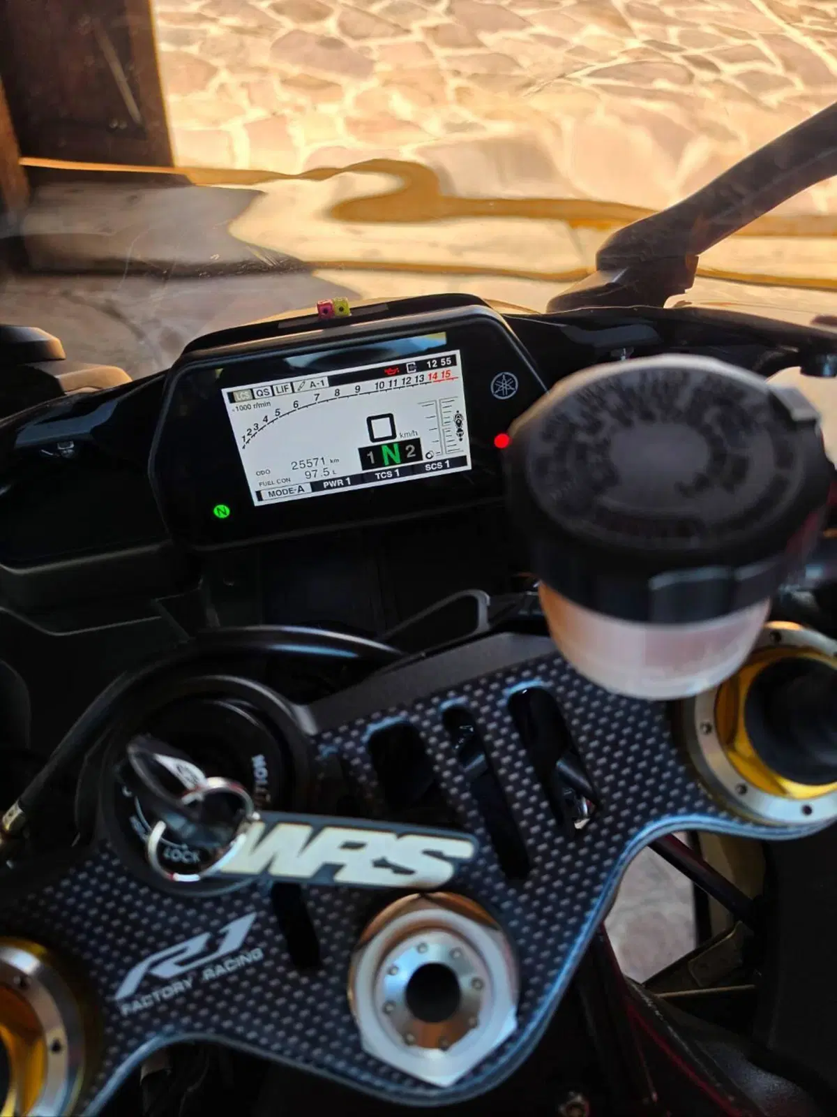 Yamaha YZF R1 M (2015 - 16) (4)