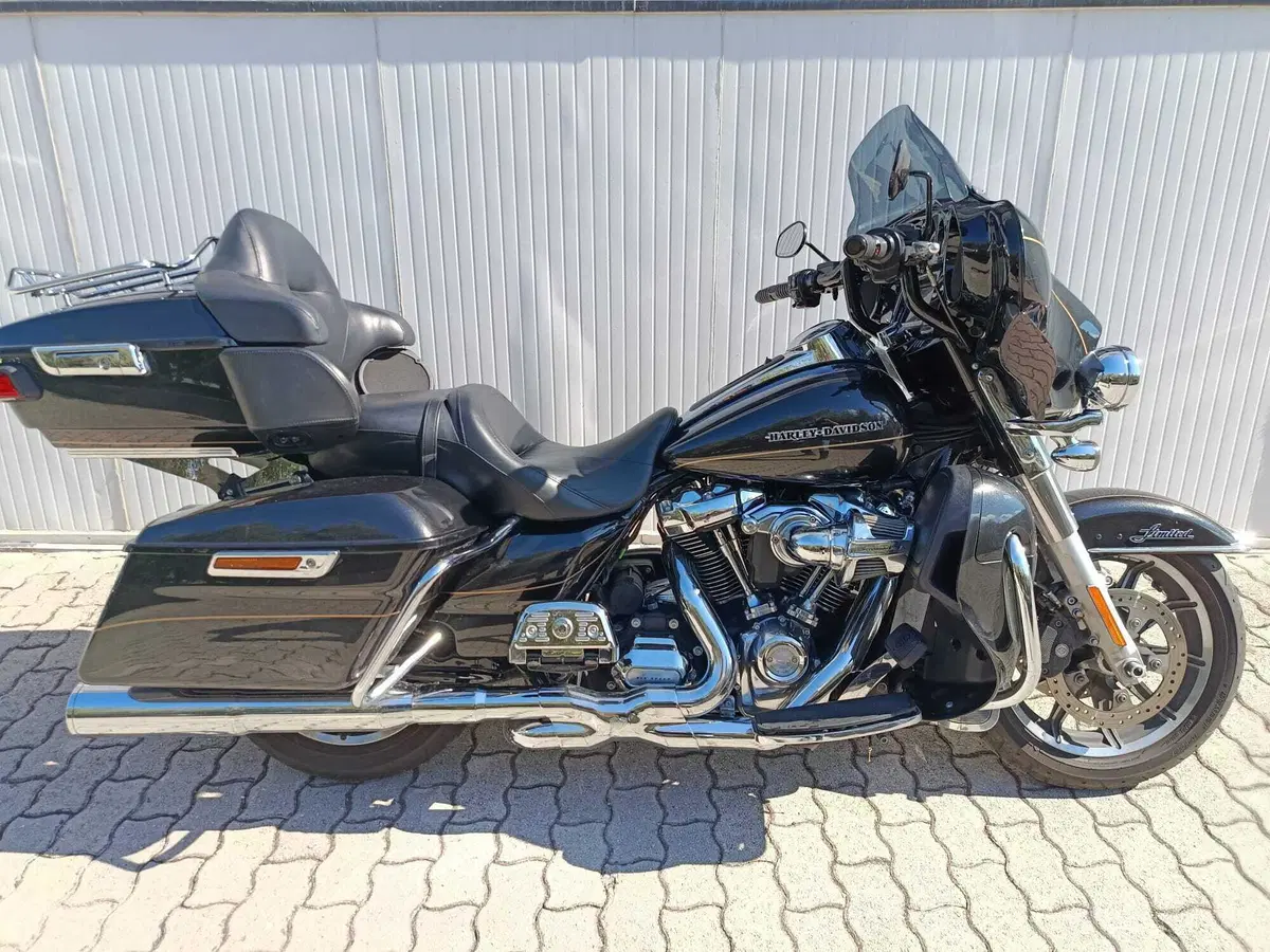 Harley-Davidson 107 Electra Glide Ultra Limited (2017 - 18) - FLHTK (2)