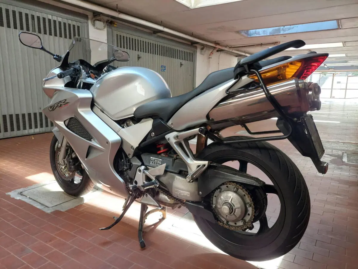 Honda VFR 800 (2002 - 05) (5)