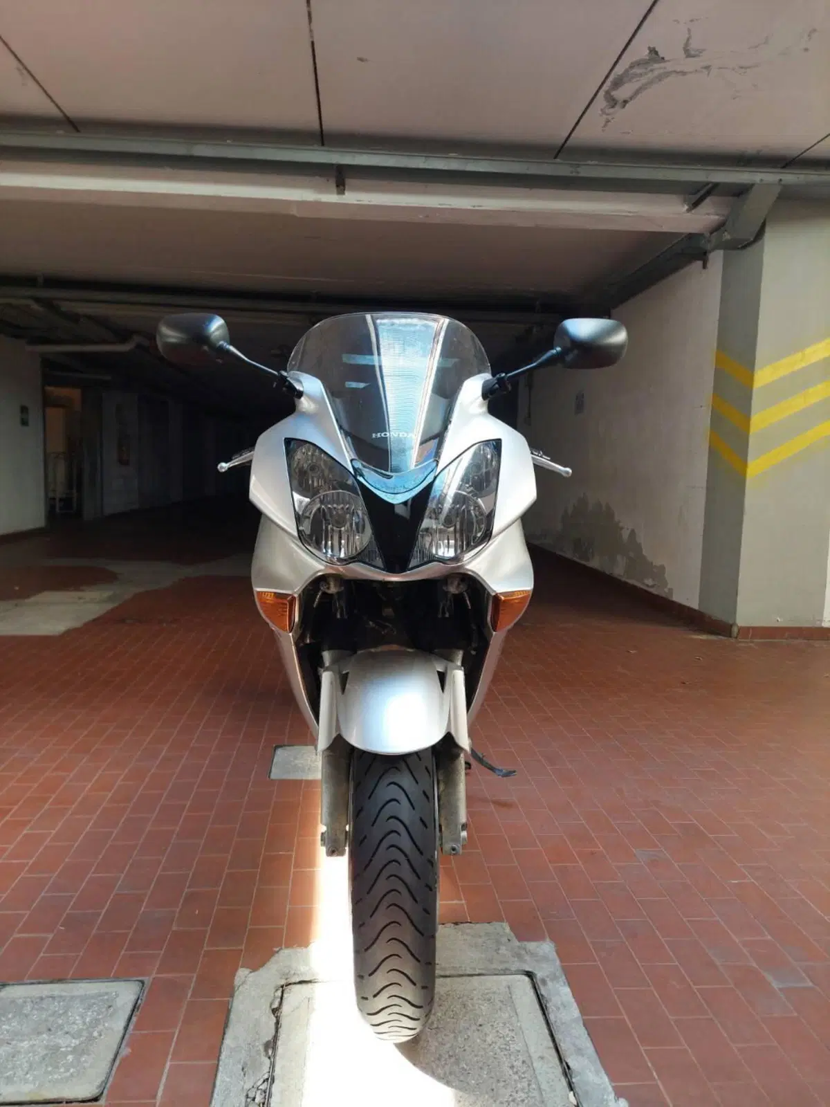 Honda VFR 800 (2002 - 05) (9)