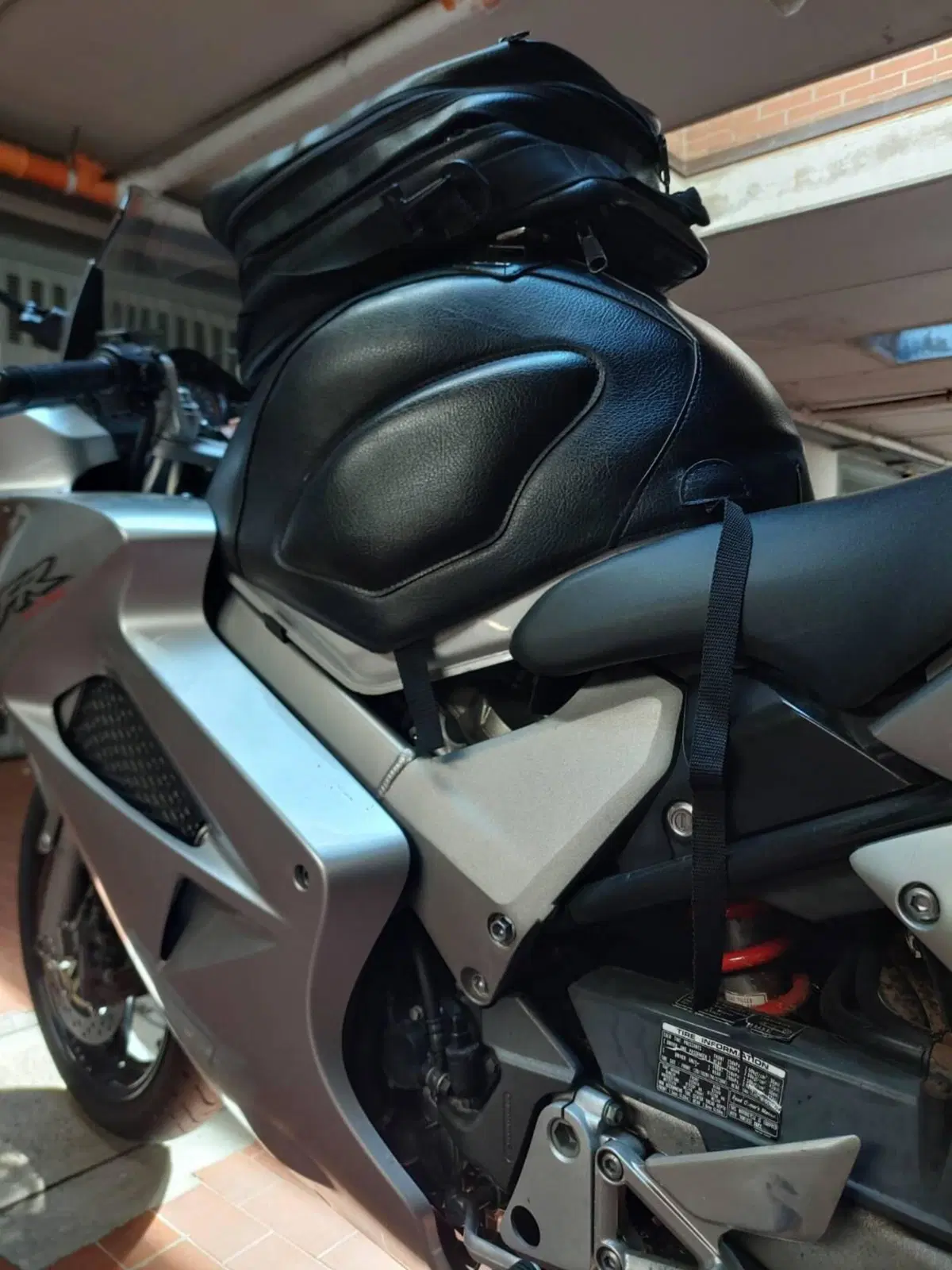 Honda VFR 800 (2002 - 05) (10)