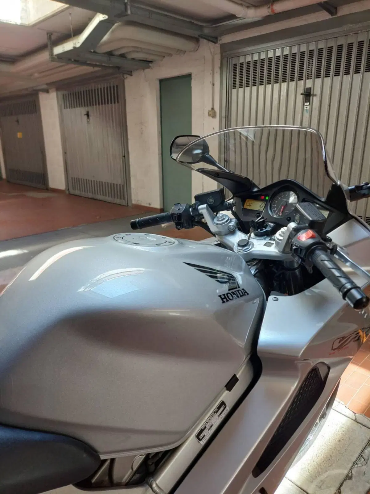Honda VFR 800 (2002 - 05) (11)