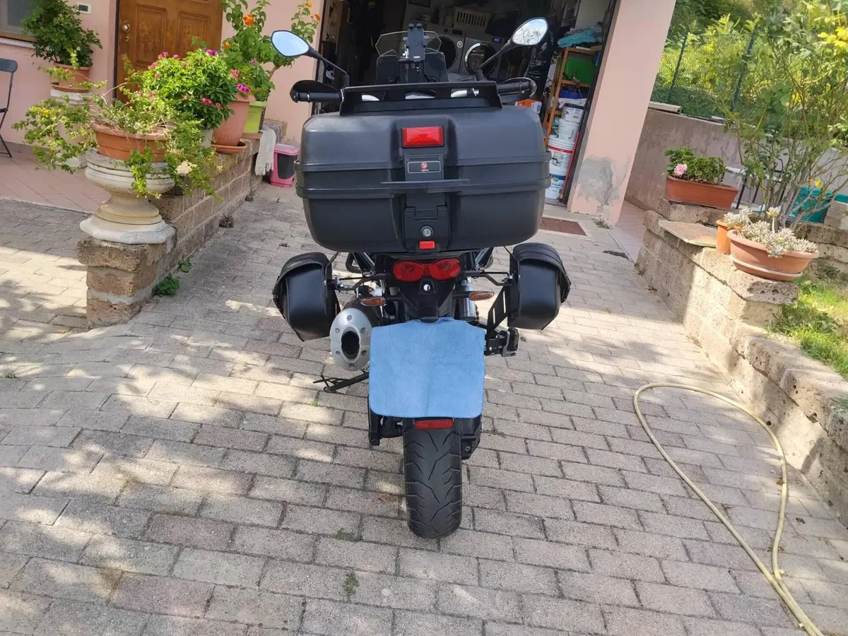 Moto Guzzi V85 TT Travel (2021 - 23) (6)