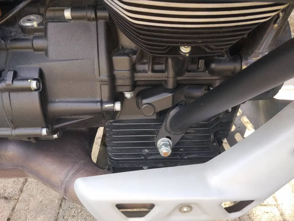 Moto Guzzi V85 TT Travel (2021 - 23) (8)