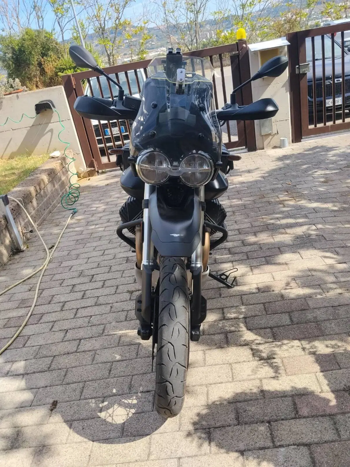 Moto Guzzi V85 TT Travel (2021 - 23) (10)