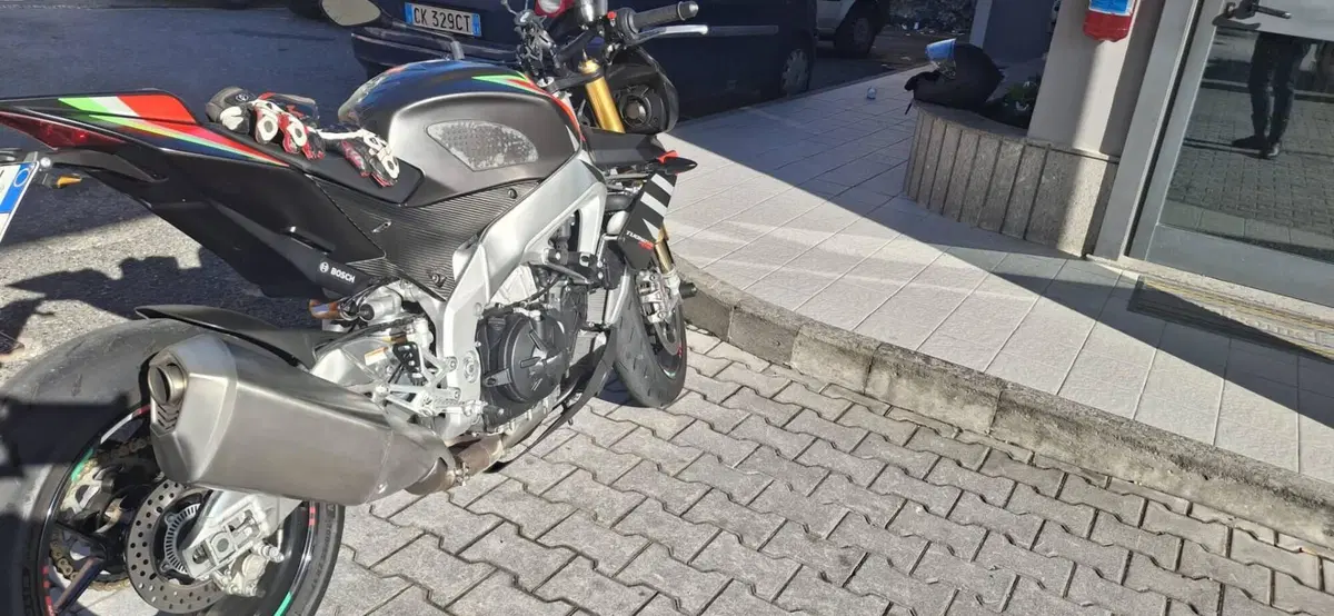 Aprilia Tuono V4 Factory (2019 - 20) (5)