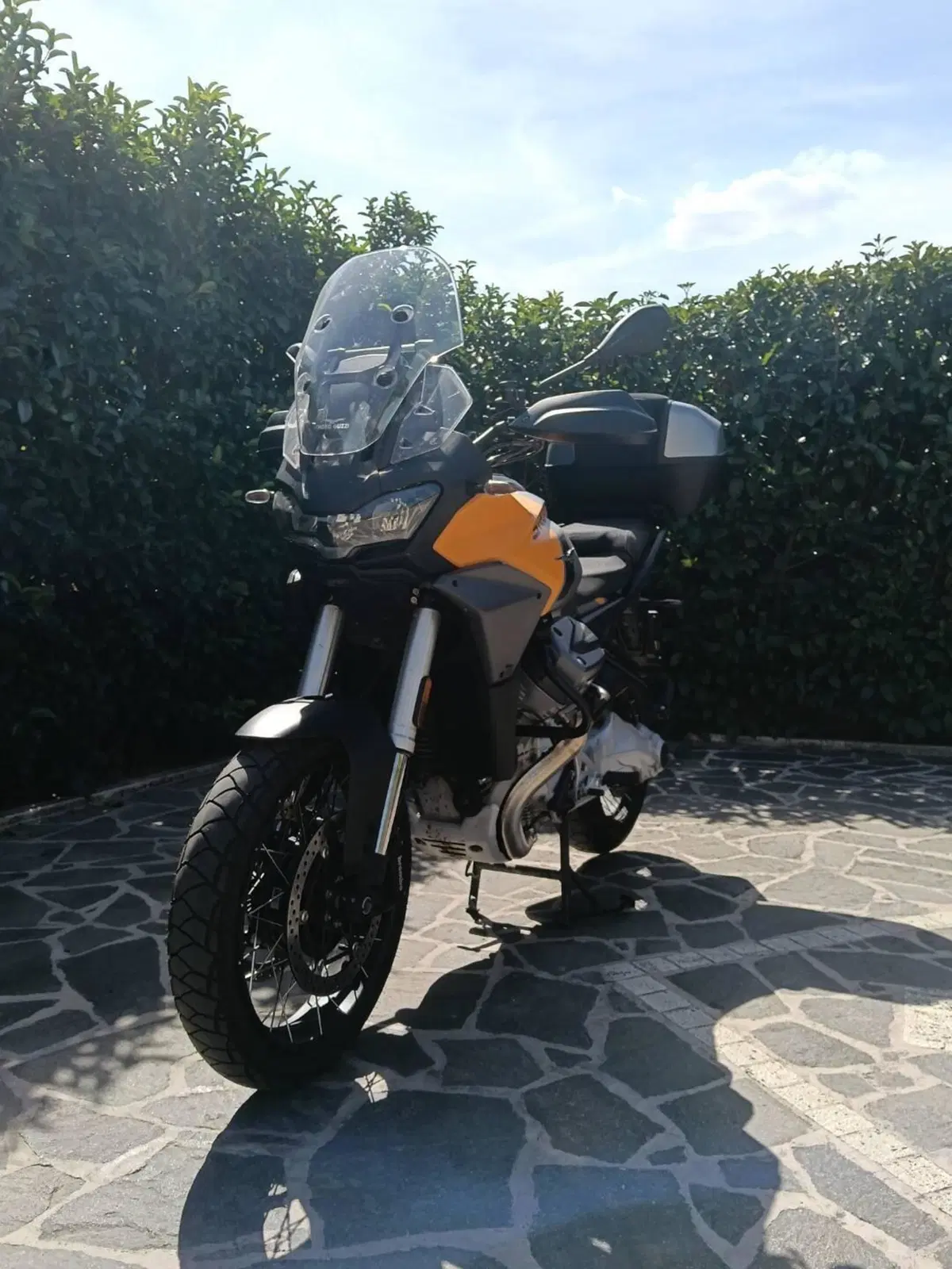 Moto Guzzi Stelvio (2024 - 26) (2)