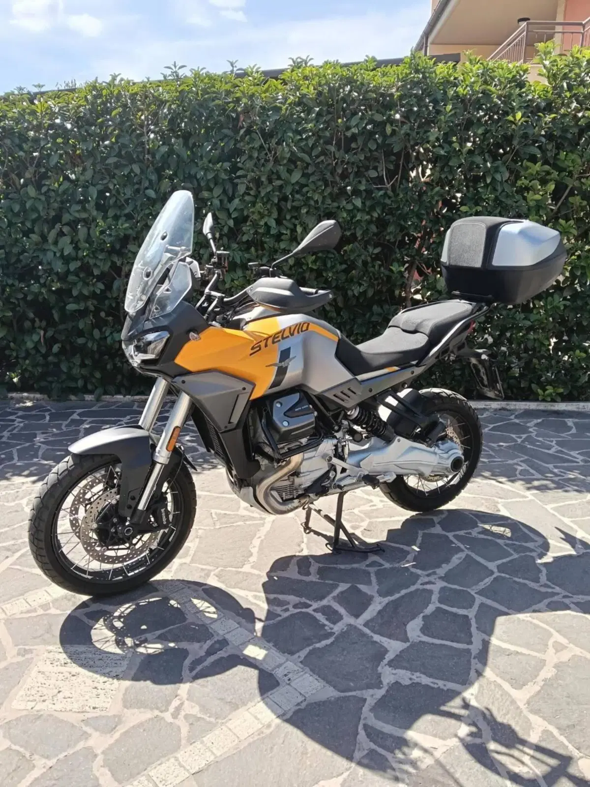 Moto Guzzi Stelvio (2024 - 26)