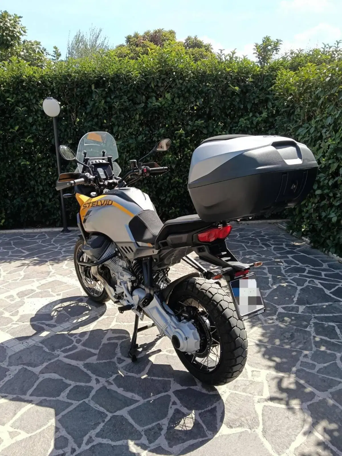 Moto Guzzi Stelvio (2024 - 26) (4)