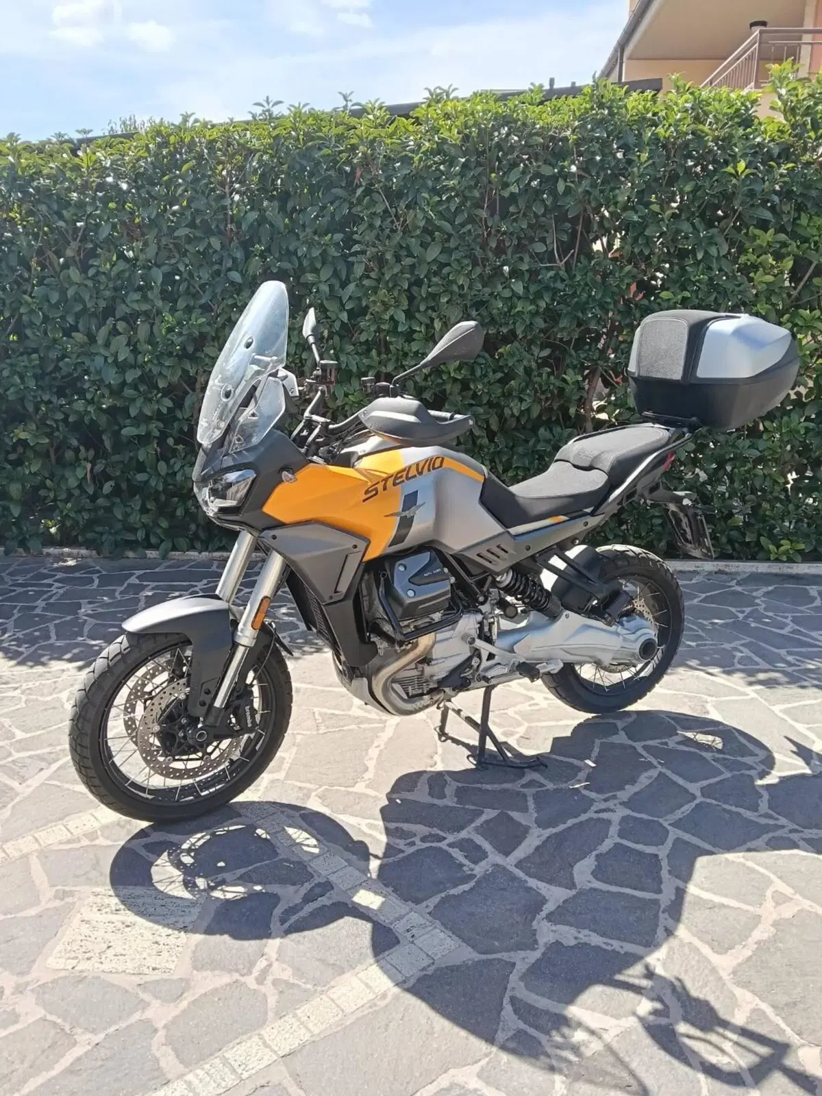 Moto Guzzi Stelvio (2024 - 26) (3)