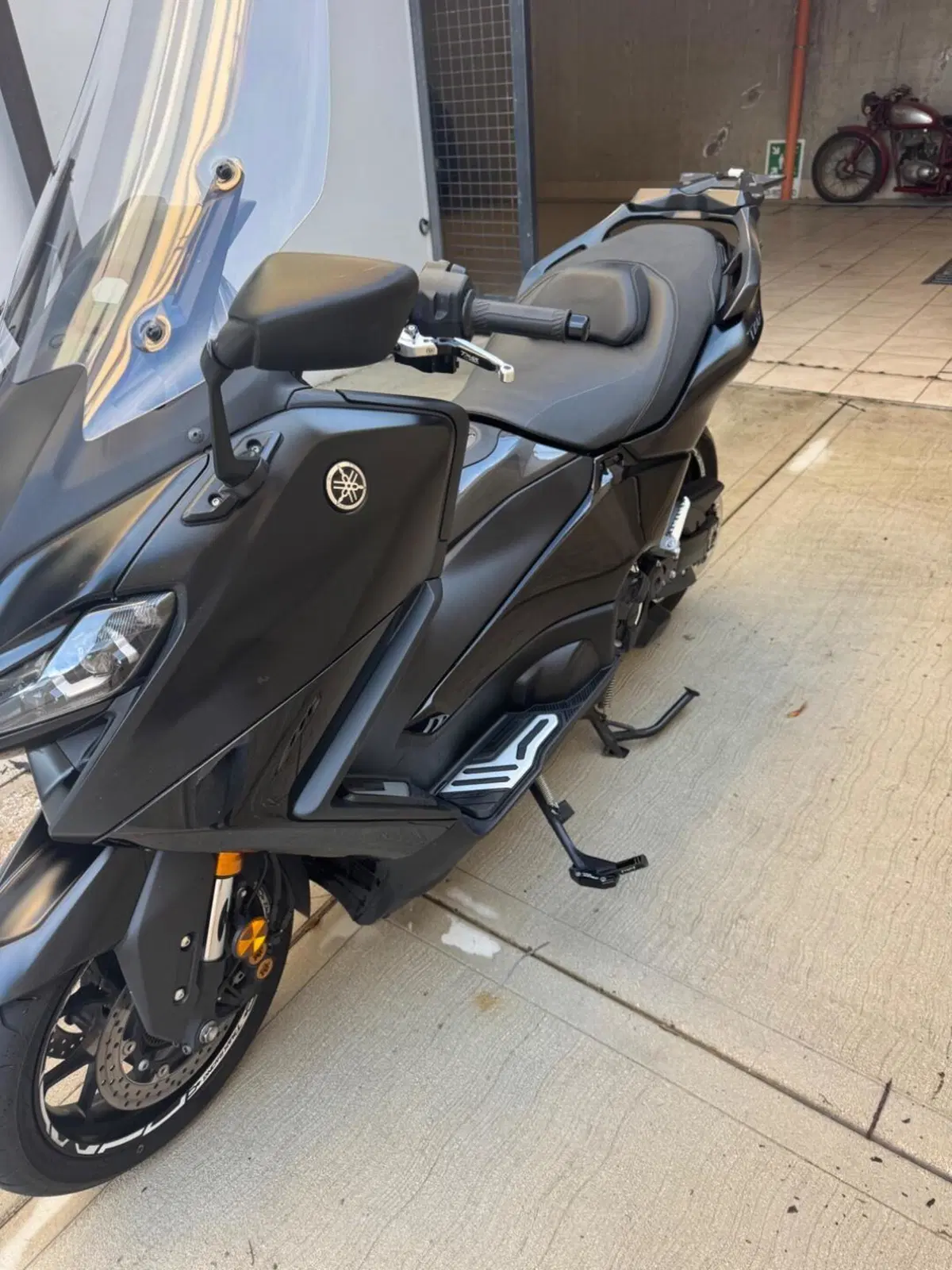 Yamaha T-Max 560 Tech Max (2022 - 24) (3)