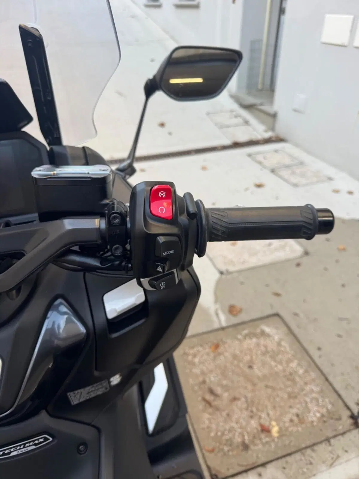 Yamaha T-Max 560 Tech Max (2022 - 24) (9)