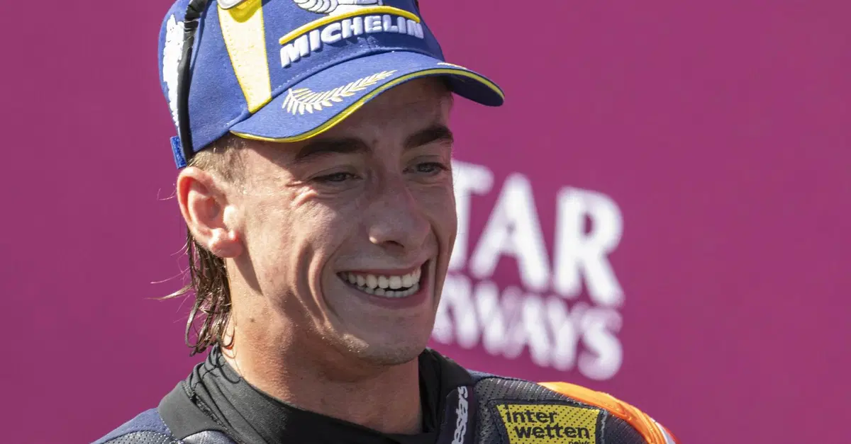 MotoGP, Pedro Acosta: 'Vittoria dedicata a quelli che sopportano le mie battute di pessimo gusto. Perché ho festeggiato così? A volte bisogna ridere dei propri errori'