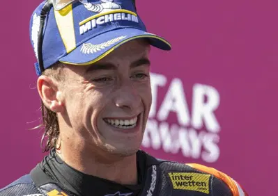 MotoGP, Pedro Acosta: 'Vittoria dedicata a quelli che sopportano le mie battute di pessimo gusto. Perché ho festeggiato così? A volte bisogna ridere dei propri errori'