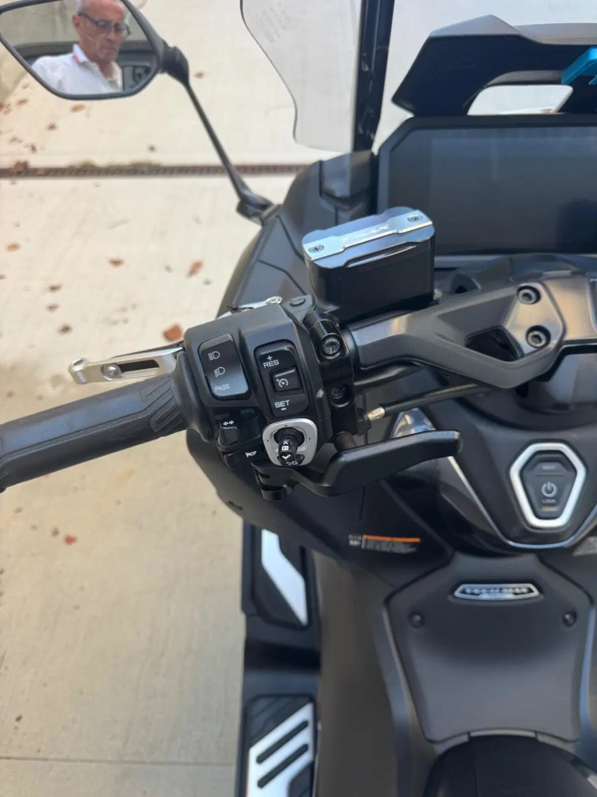 Yamaha T-Max 560 Tech Max (2022 - 24) (13)
