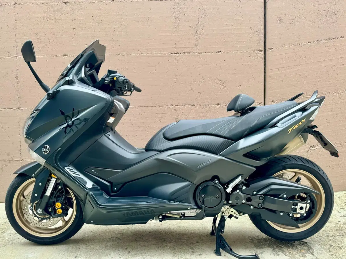 Yamaha T-Max 530 Iron Max ABS (2014 - 17) (2)