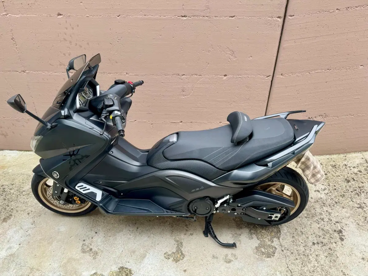Yamaha T-Max 530 Iron Max ABS (2014 - 17) (6)