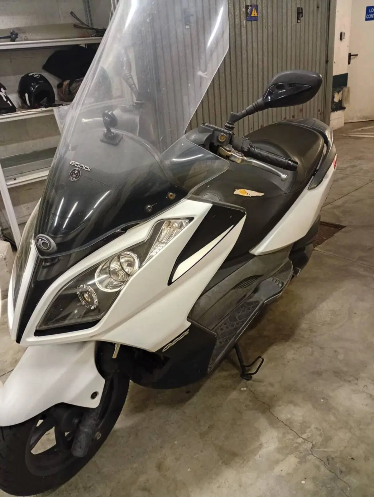 Kymco Downtown 300i (2009 - 17) (2)