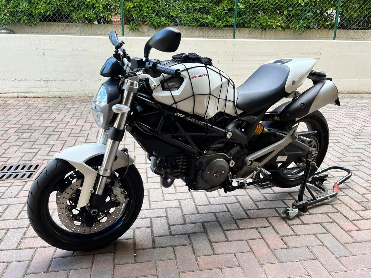 Ducati Monster 696 (2008 - 13) (8)